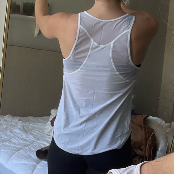✨LULULEMON TANK - Picture 2 of 6